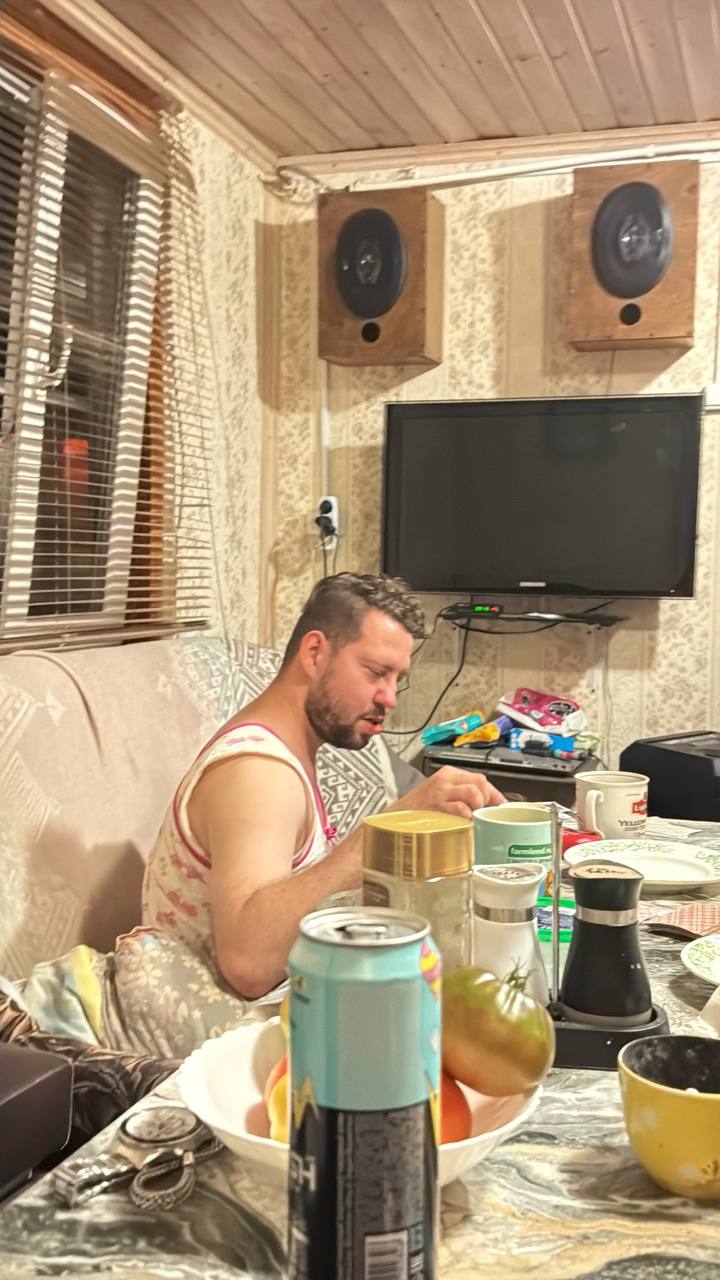 Глухонемой Серёга в ночнушке